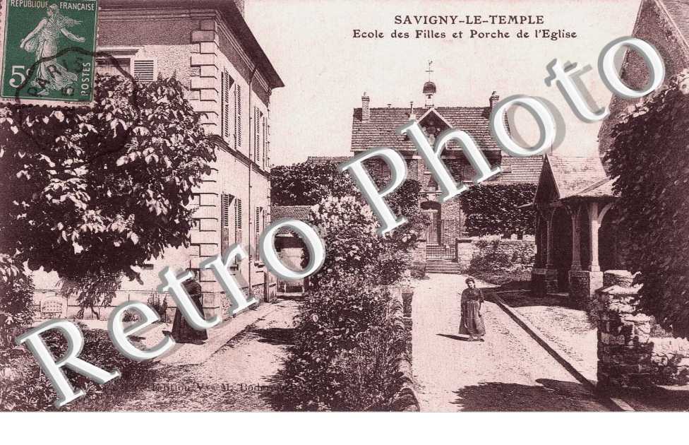 ecole des filles et porche de l'eglise