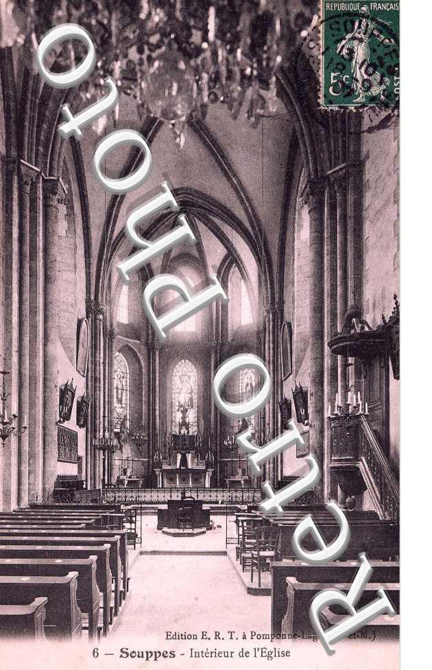 Interieur de l'eglise