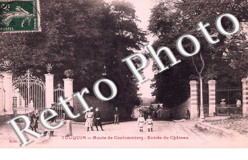 Route de Coulomniers - Entrée du Château