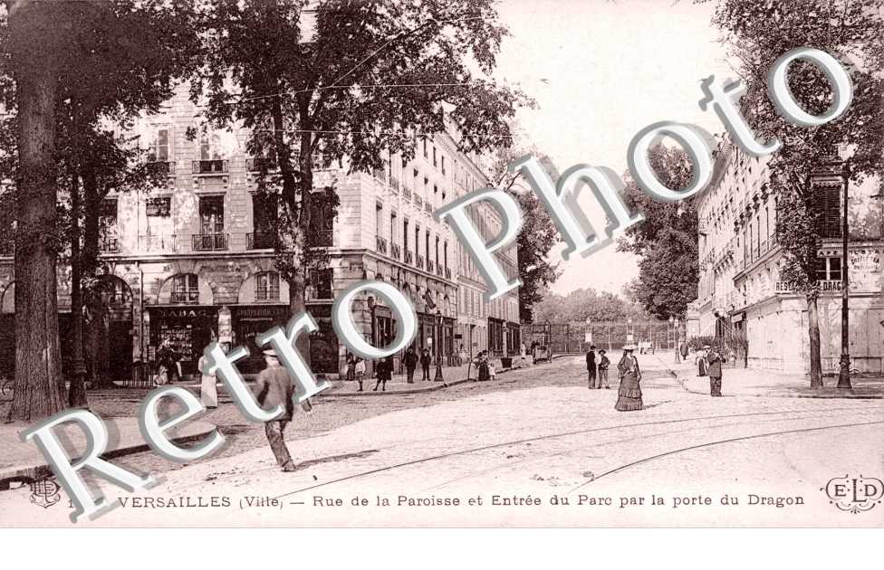 Rue de la Paroisse et entrée du Parc par la Porte du Dragon
