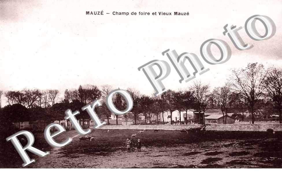 Champ de foire et vieux Mauze