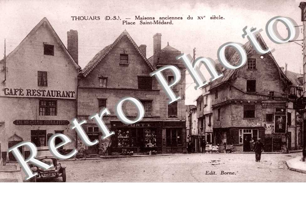 Place Saint Médard - Maisons anciennes - Café Restaurant