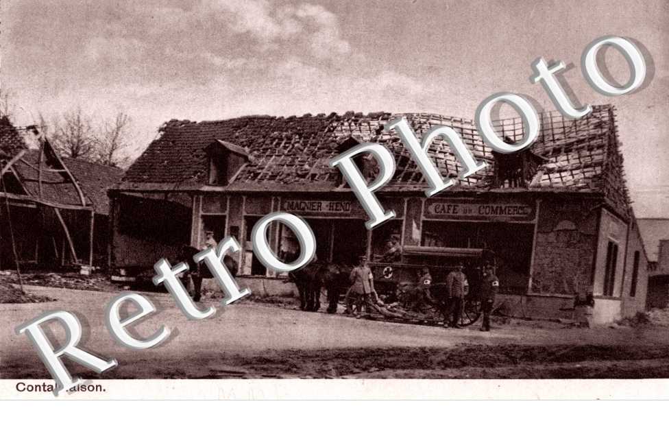 (L'Infirmerie militaire devant le Cafe Commerce)