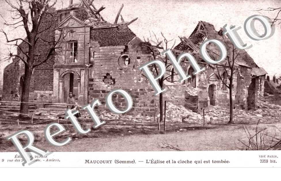 l'eglise et la cloche qui est tombee
