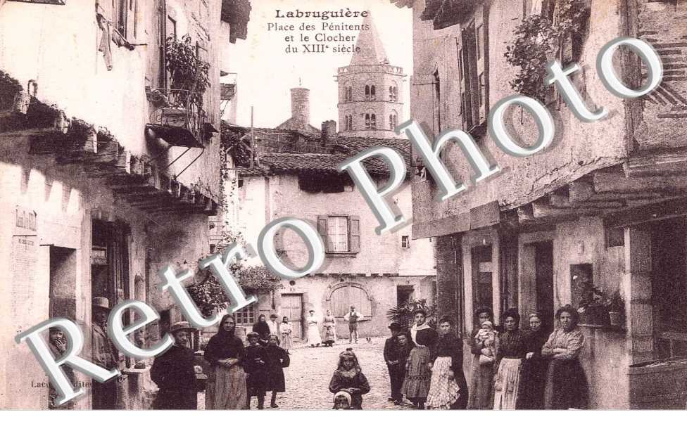 place des penitents et le clocher du XIIIe siecle