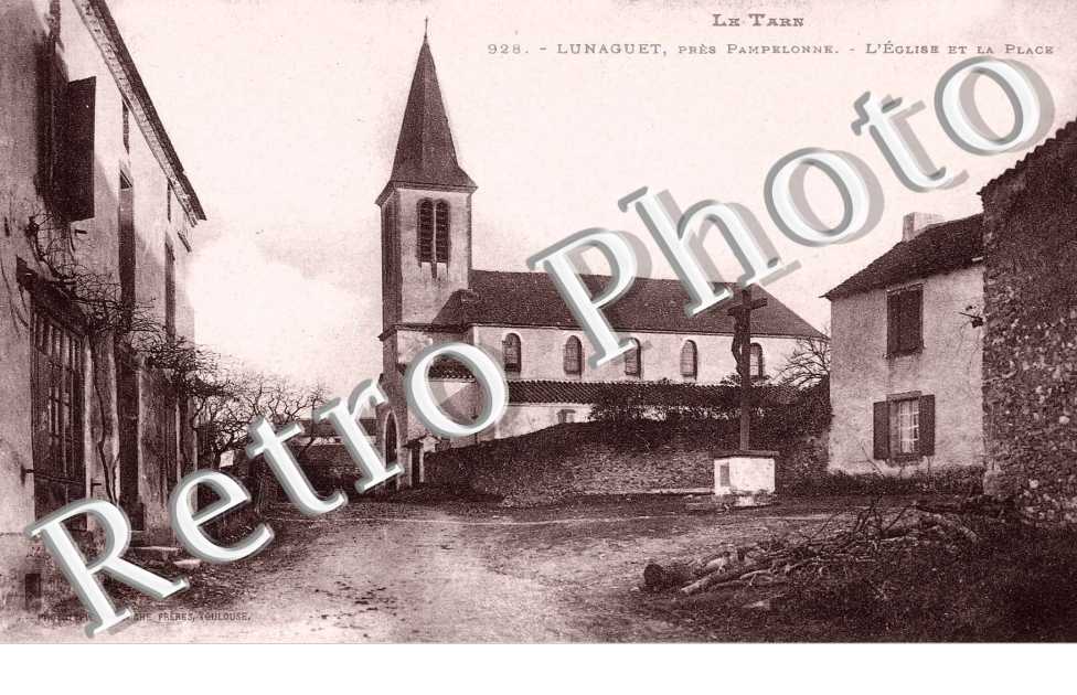 LUNAGUET  l'eglise et la place