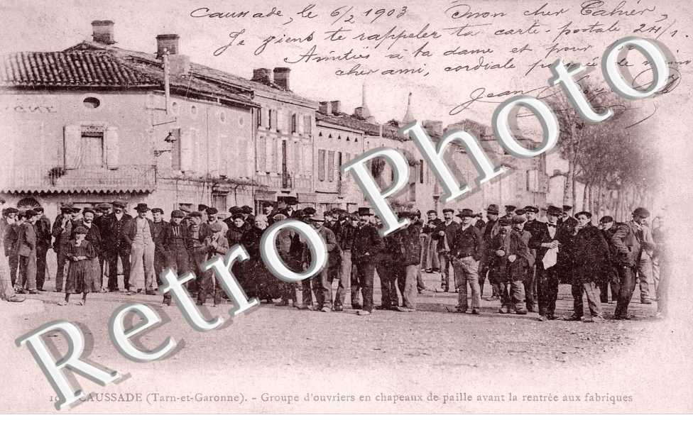 groupe d'ouvrier en chapeaux de paille avant la rentree aux fabriques