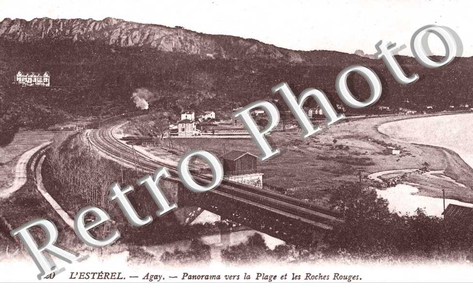 L'esterel. Panorama vers la plage et les roches rouges