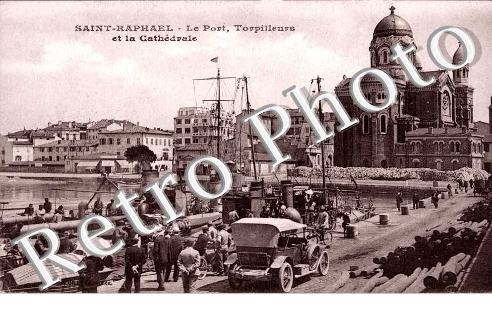 Le Port, Torpilleurs et la Cathedrale