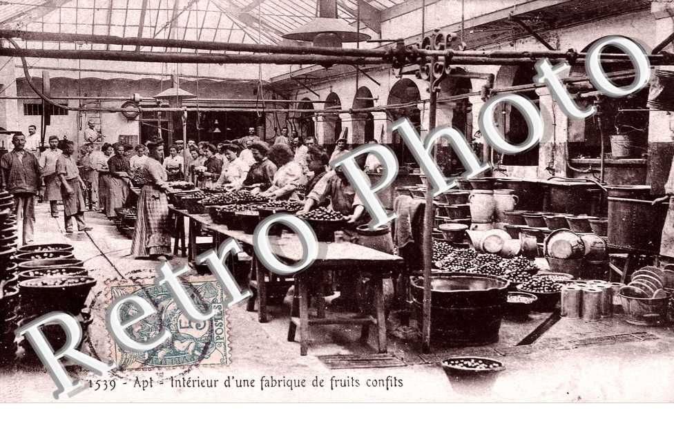 Interieur d'une fabrique de fruits confits
