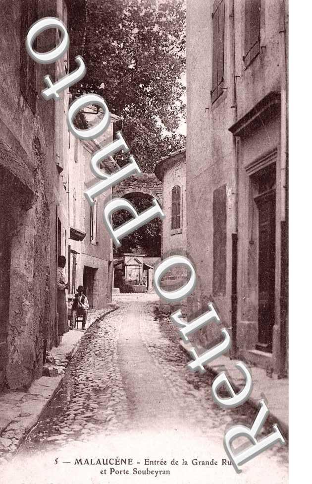 Entree de la grande rue et porte Soubeyran