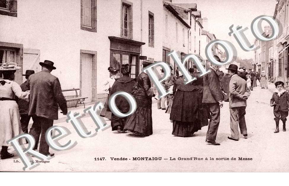 la grand'rue à la Sortie de la Messe