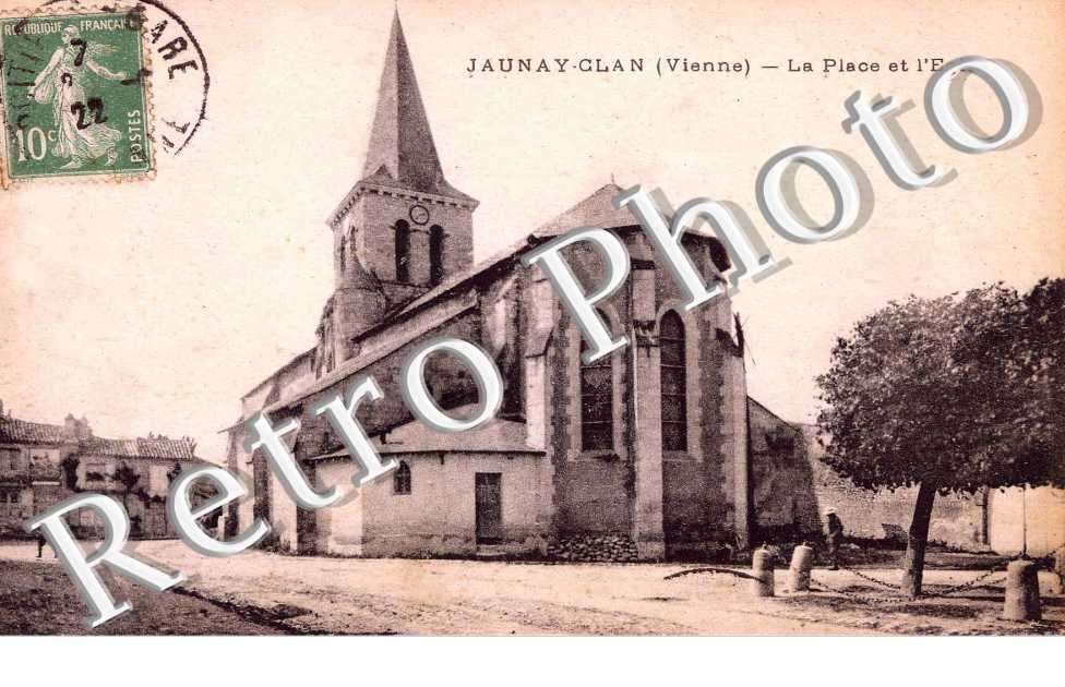 la place et l'eglise