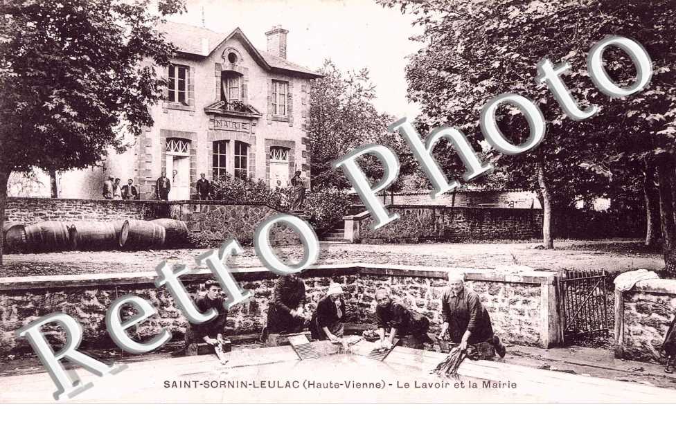 Le lavoir et la mairie