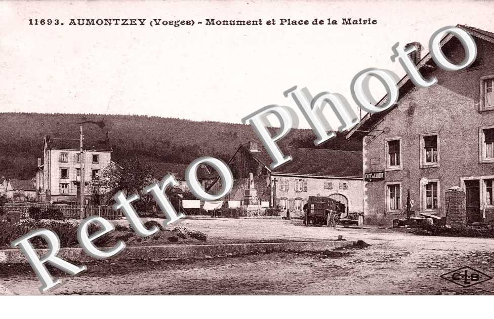 Monument et place de la mairie