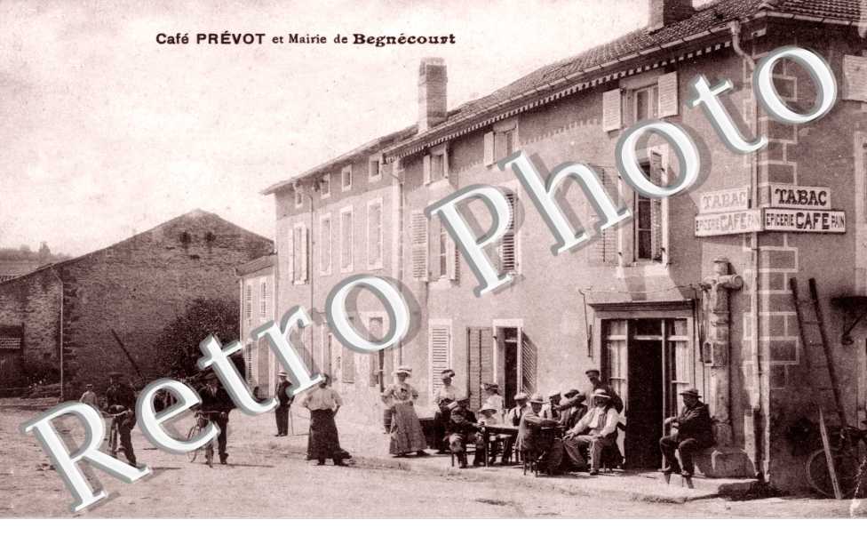Cafe Prevot et mairie