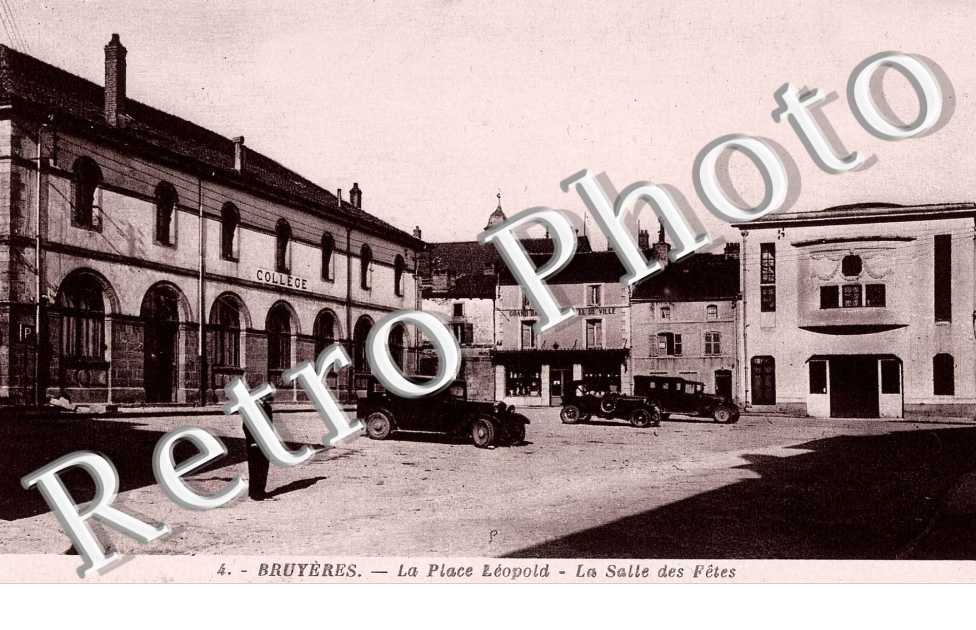 La place Leopold - la salle des fetes