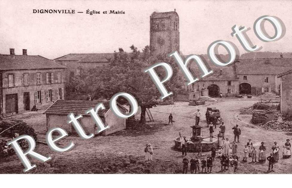 Eglise et mairie  Le centre du village