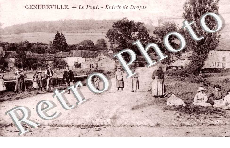 Le Pont, Entrée de Drojus