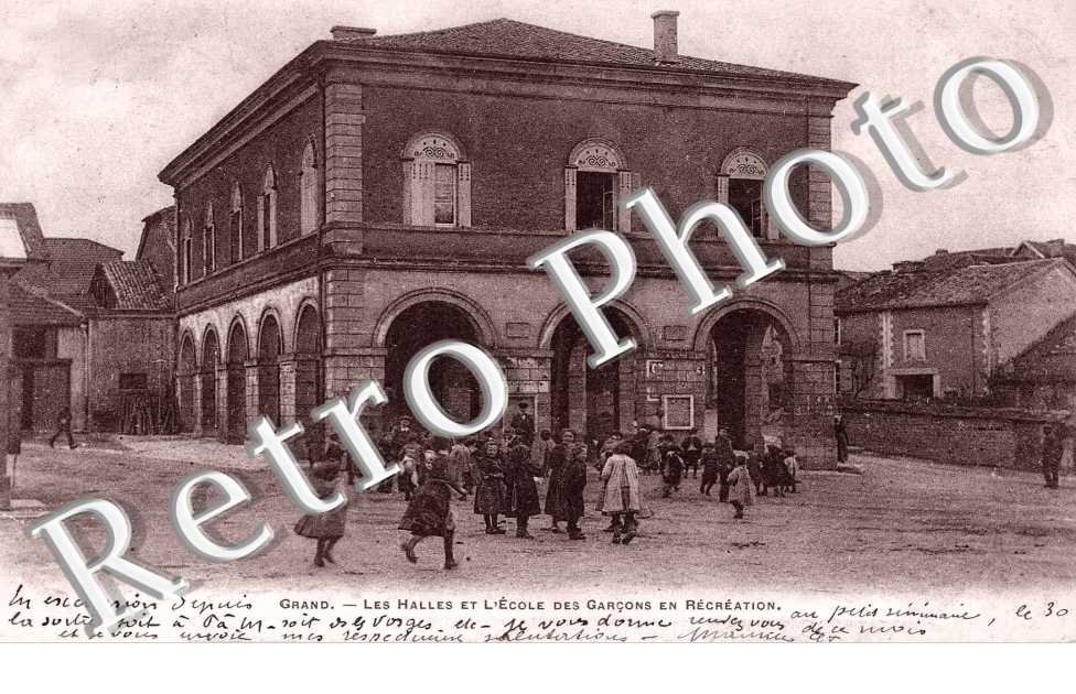 Les Halls et l'Ecole des Garcons en recreation