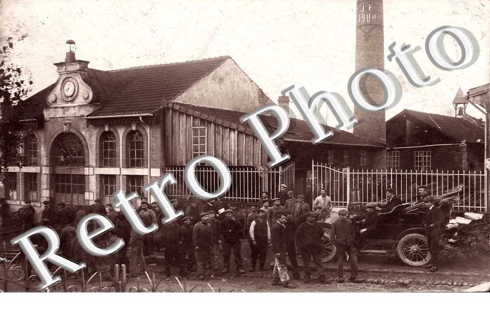 (vue d'une usine)