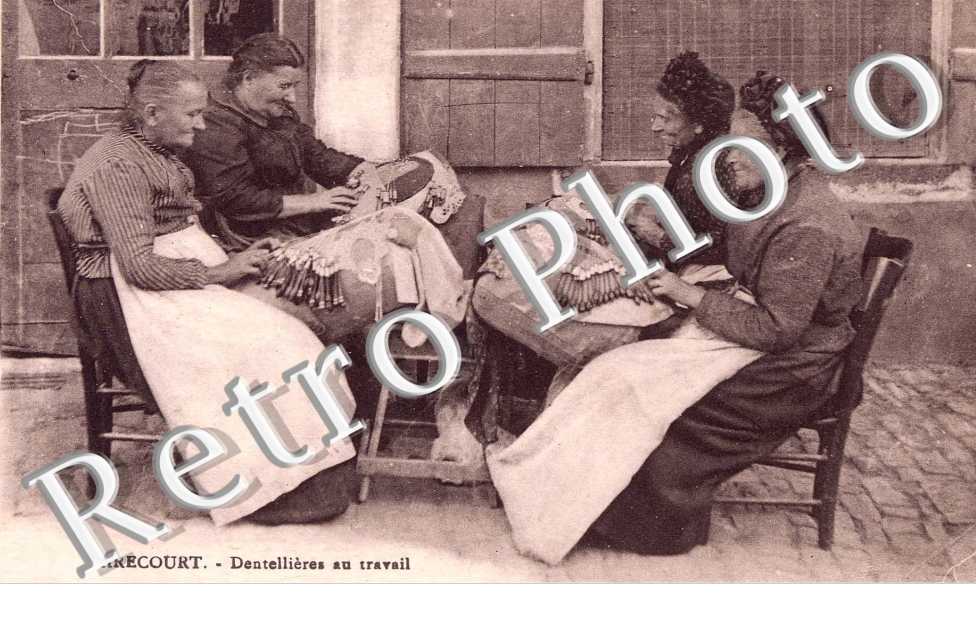 Dentelieres au travail