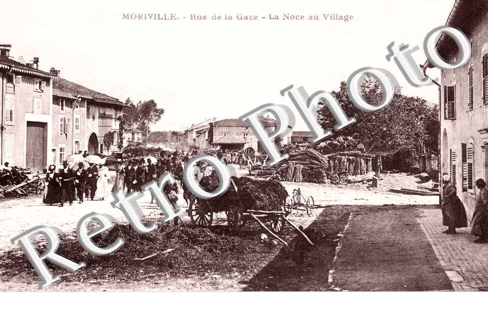 Rue de la Gare, Noce au Village