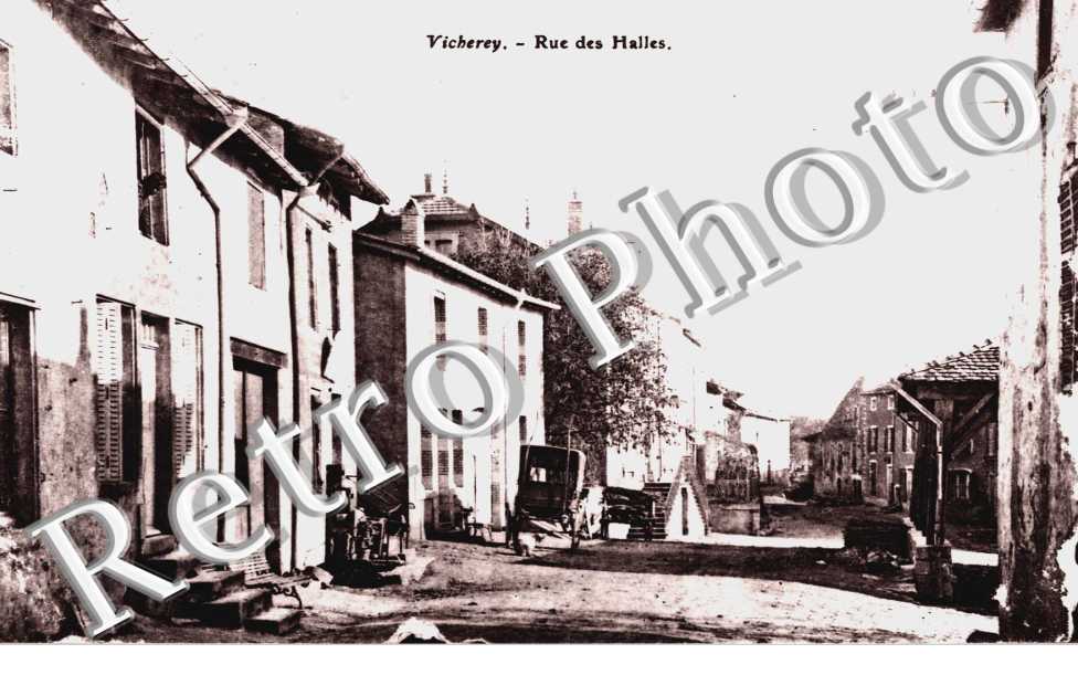 LA RUE DES HALLES