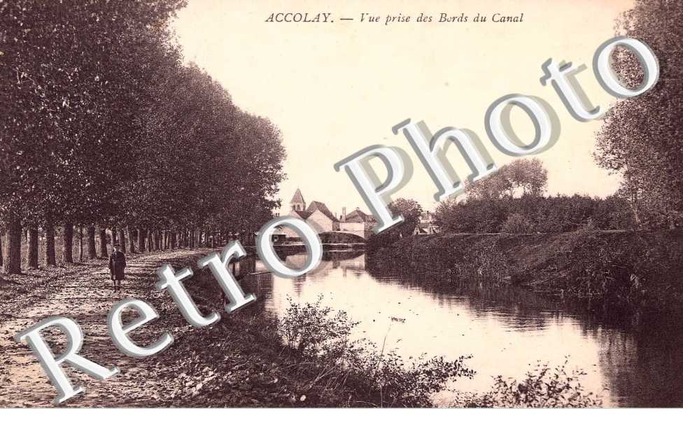 Vue prise des bords du canal