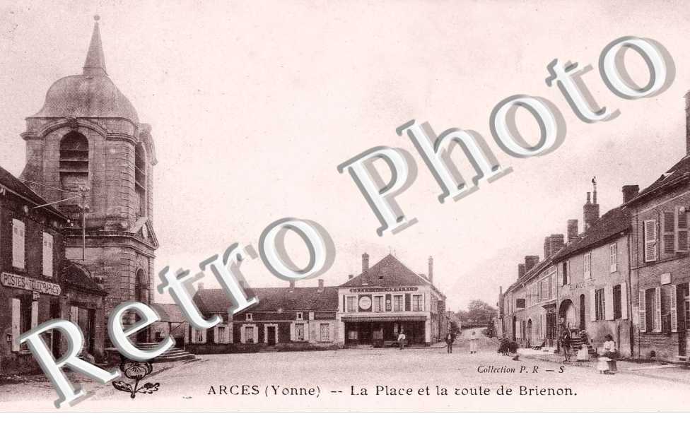la place et la route de Brienon