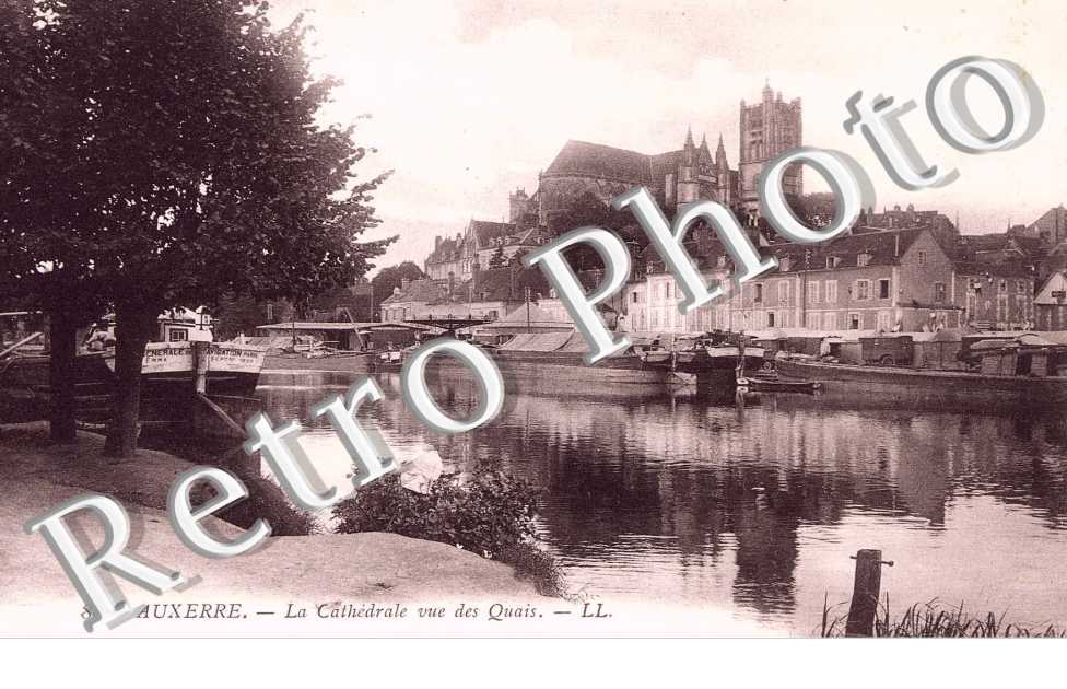 AUXERRE LA CATHEDRALE VUE DES QUAIS