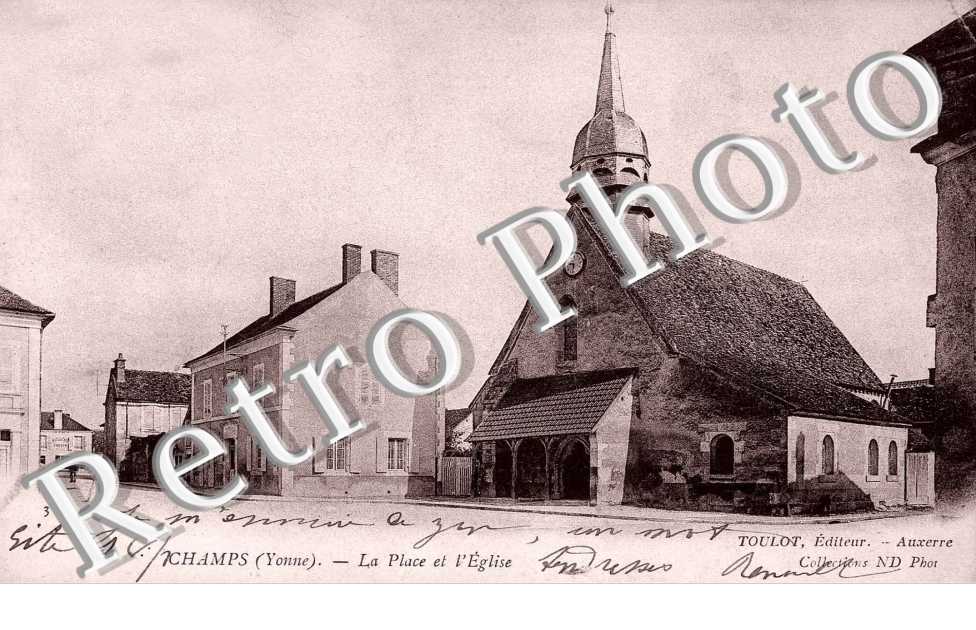 la place et l'eglise