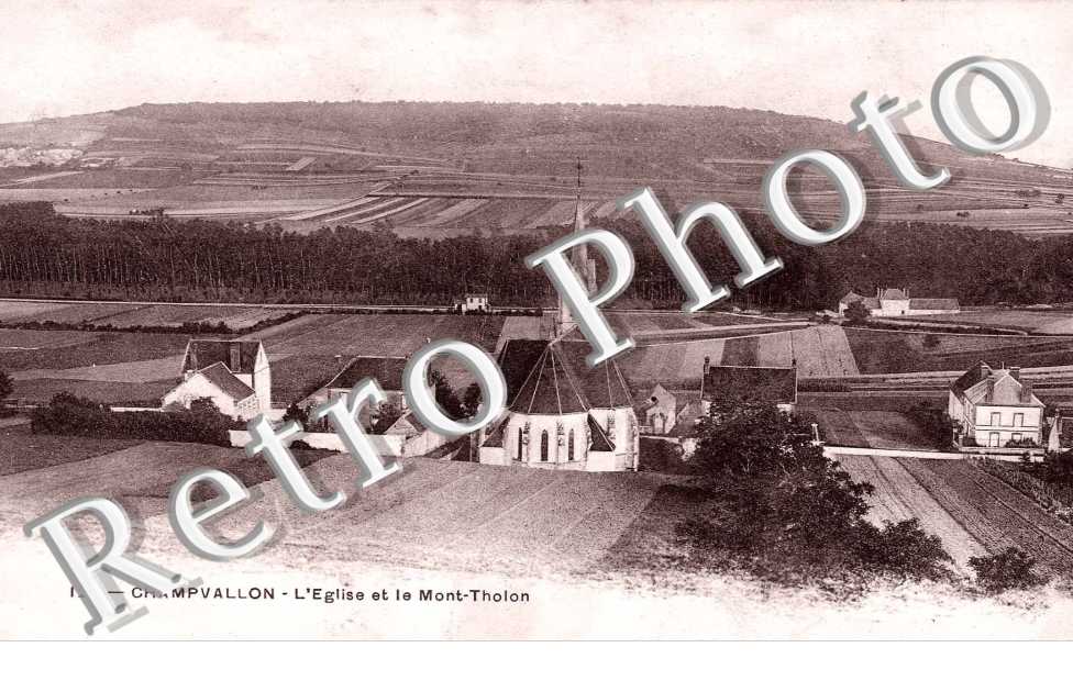 L'eglise et le Mont-Tholon