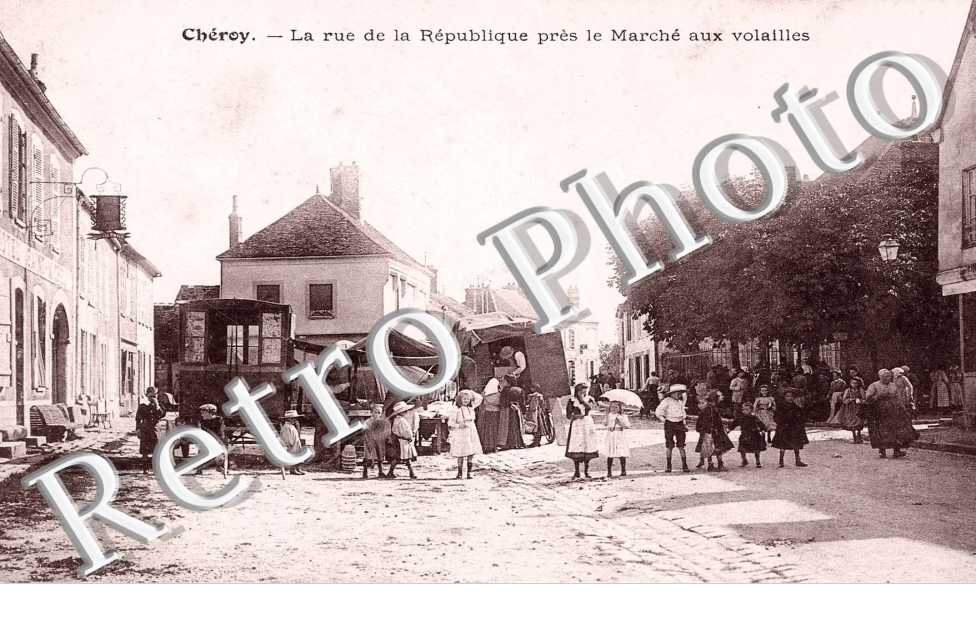 la rue de la Republiquepres le marche aux volailles