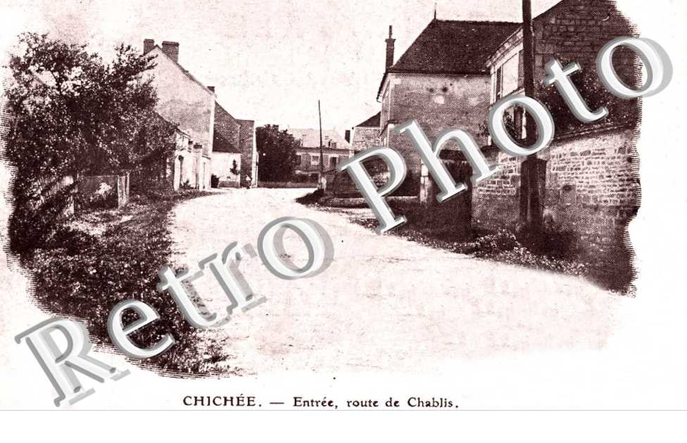 Entree, route de Chablis.