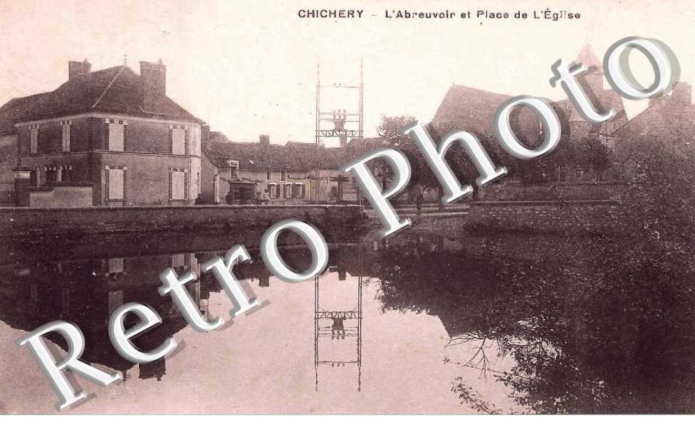 L'abreuvoir et la place de l'eglise