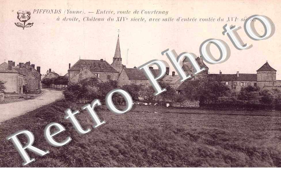 Entree, route de Courtenay
