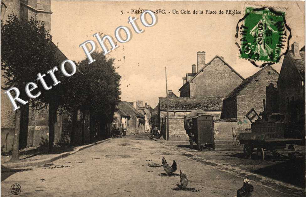 Un Coin de la Place de l'Eglise