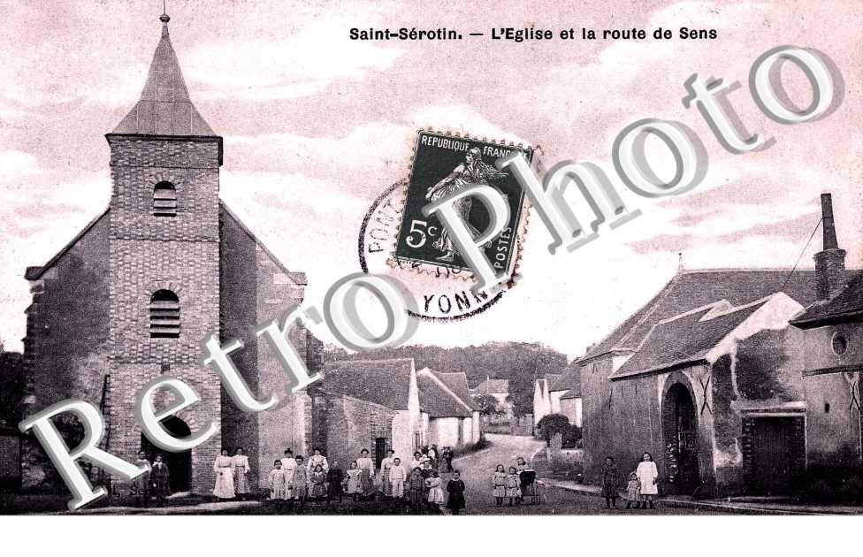 L'église et la route de Sens