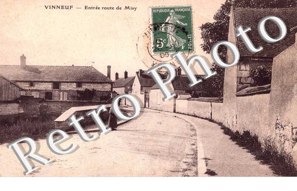 Entree route de Misy
