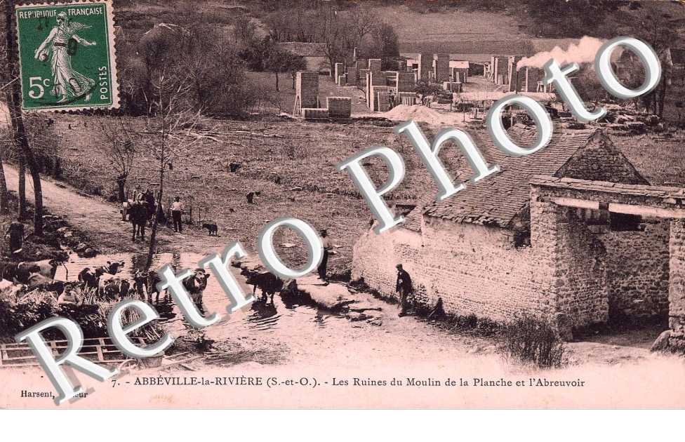 Les ruines du moulin de la planche et l'abreuvoir