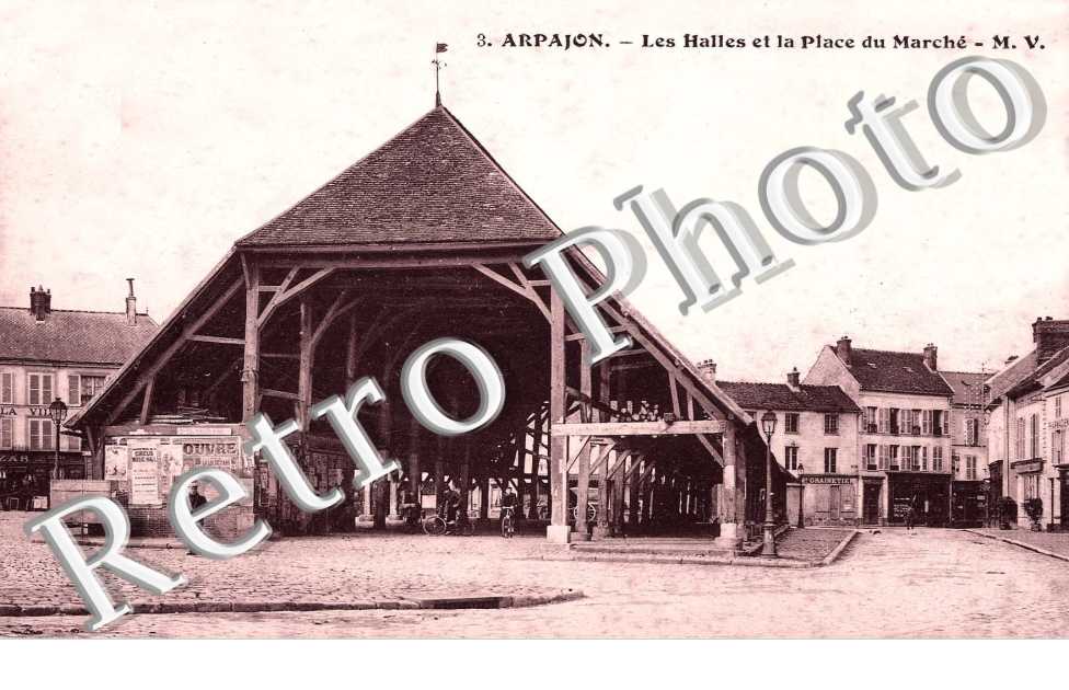 Les Halles et la Place du Marche