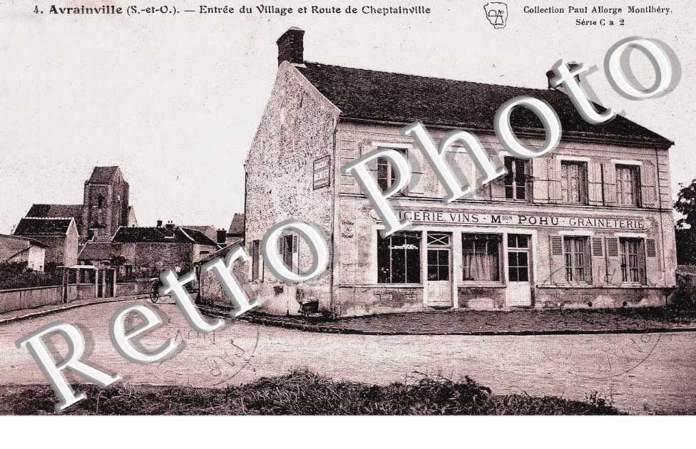 Entree du village et route de Cheptainville