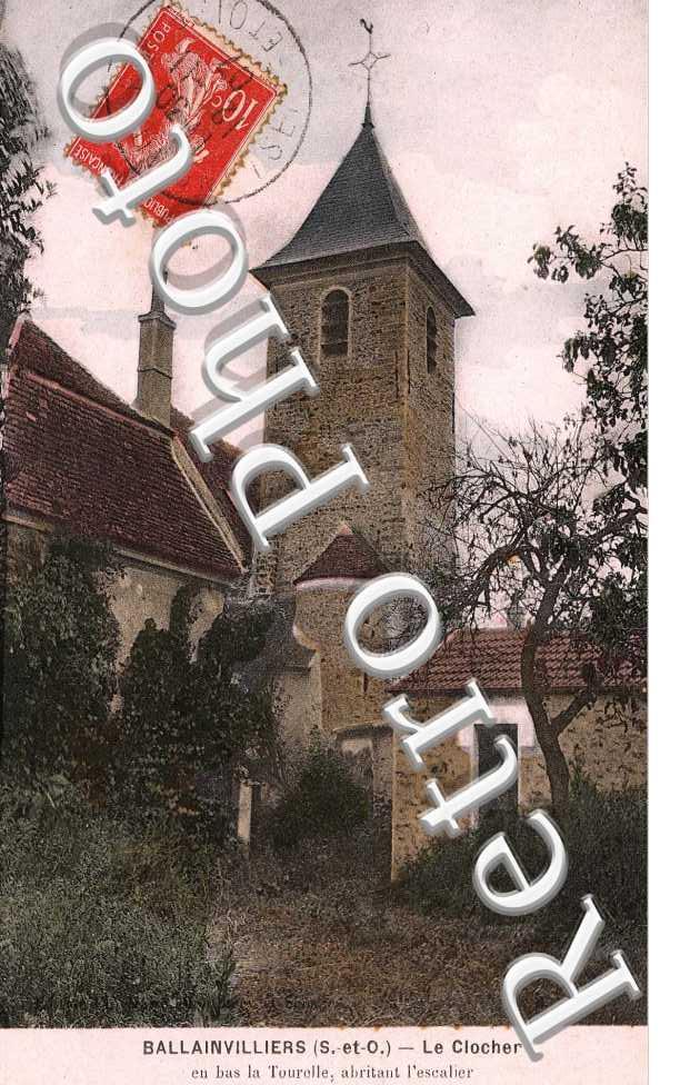 Le Clocher - en bas la tourelle abritant l'escalier (C)