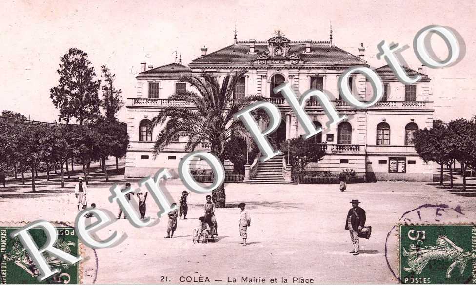 La mairie et la place