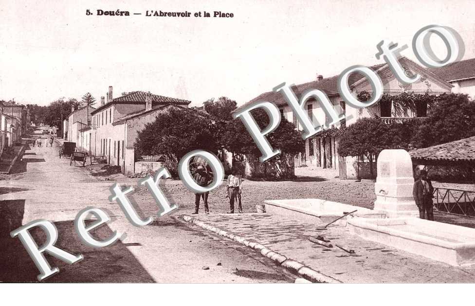 Abreuvoir et la place