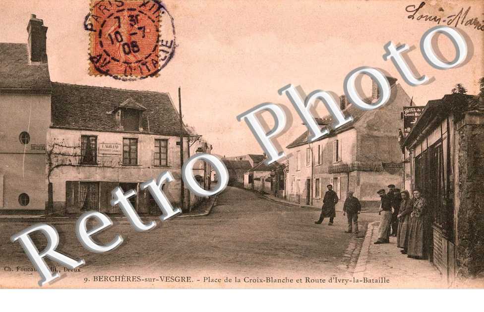 Place de la croix Blanche et route d'Ivry la bataille