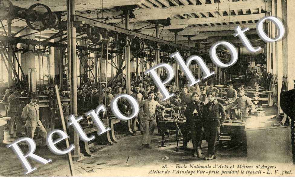ecole nationale d'arts et metiers d'angers, atelier de l'ajustage, vue prise pendant le travail