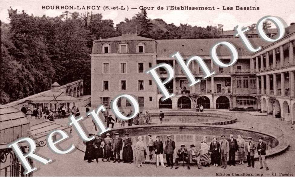 Cour de l'etablissement - Les bassins (couleur)