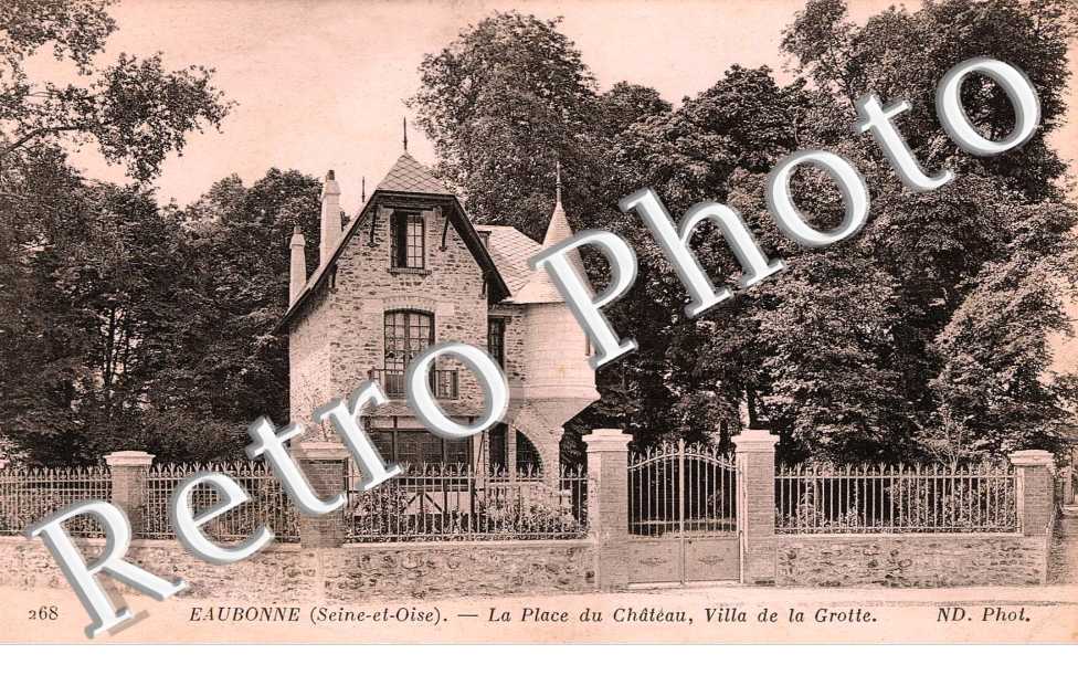 La Place du Château , Villa de la Grotte